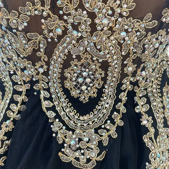 Gorgeous Black Dress 🖤 - Picture 7 of 10